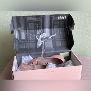BLOCH Girls Flats size 11.5